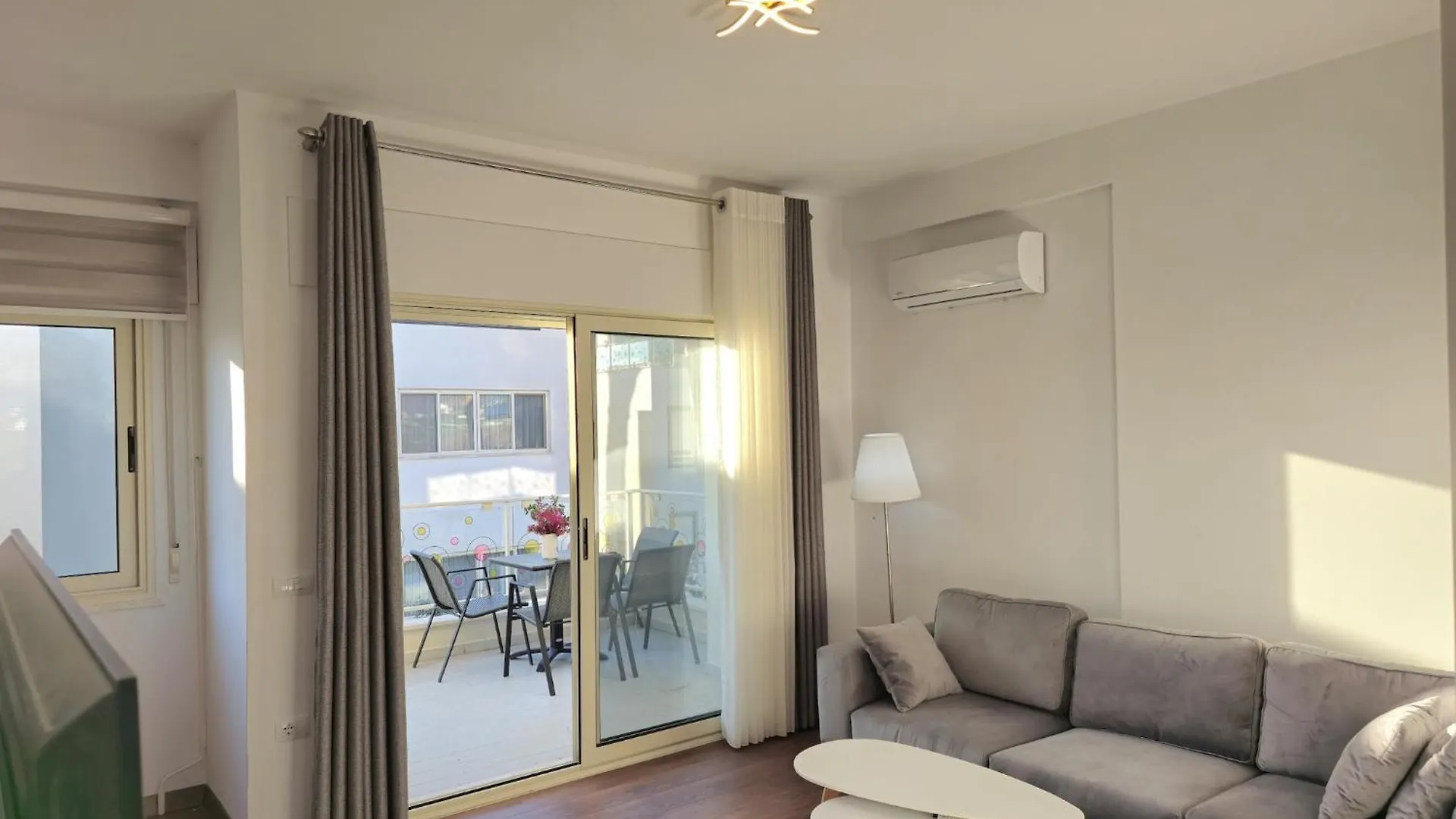 Cozy Coastal Retreat With Pool Access Appartement Plazhi San Pietro Albanië